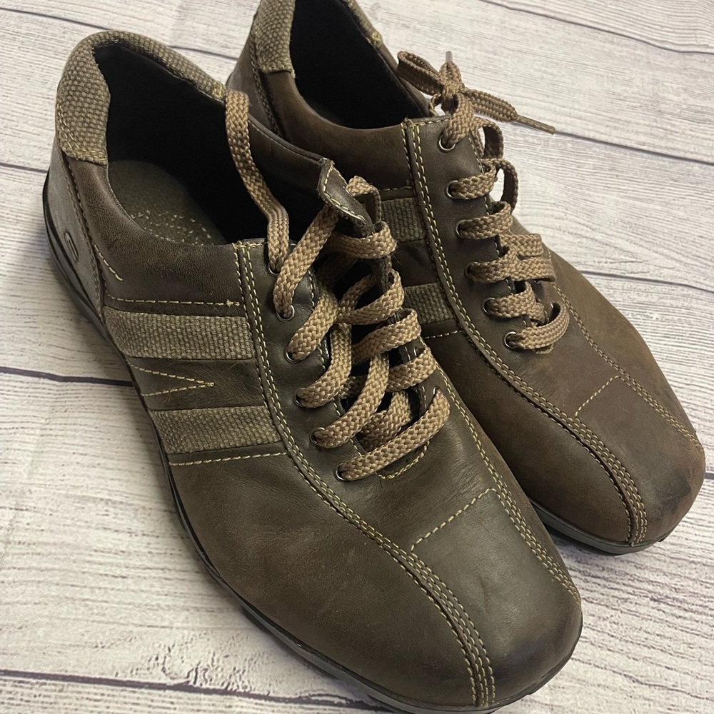 Men’s size 9 skechers
